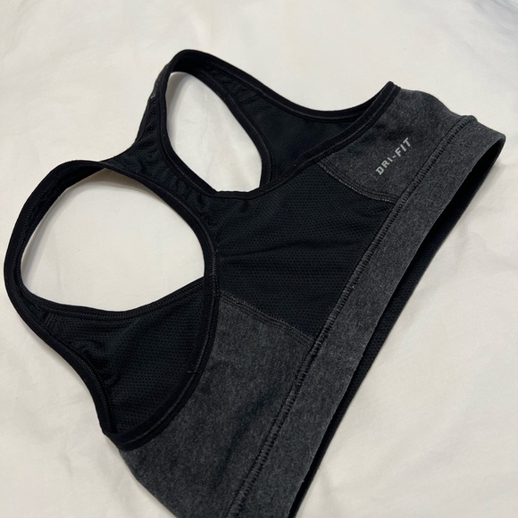 Nike Dri-fit Reversible Sports Bra - Picture 8 of 9